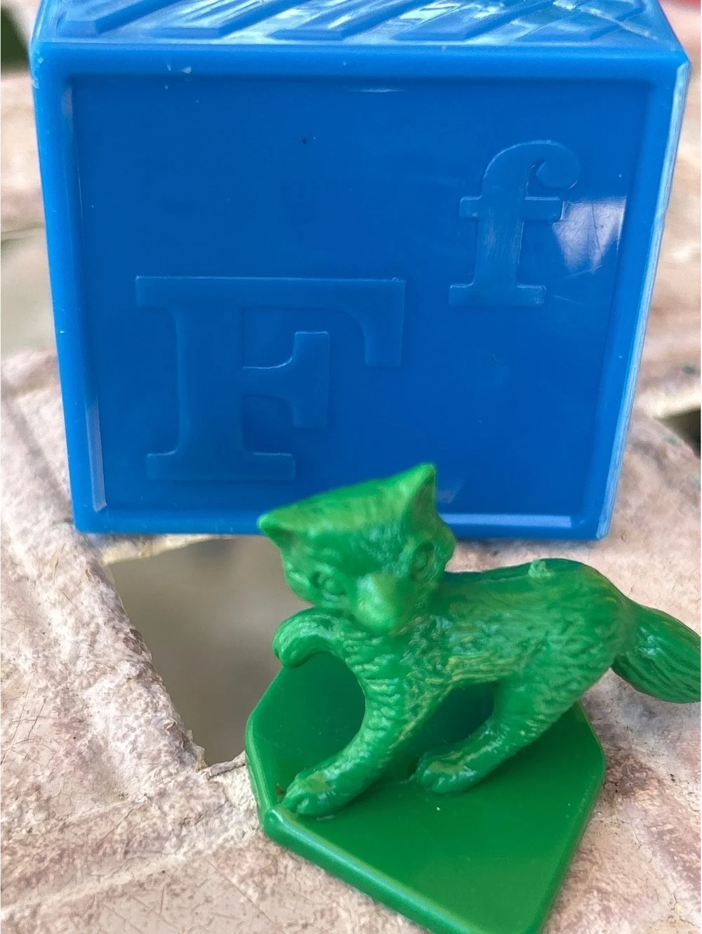 Tupperware plastic block replacement F with fox